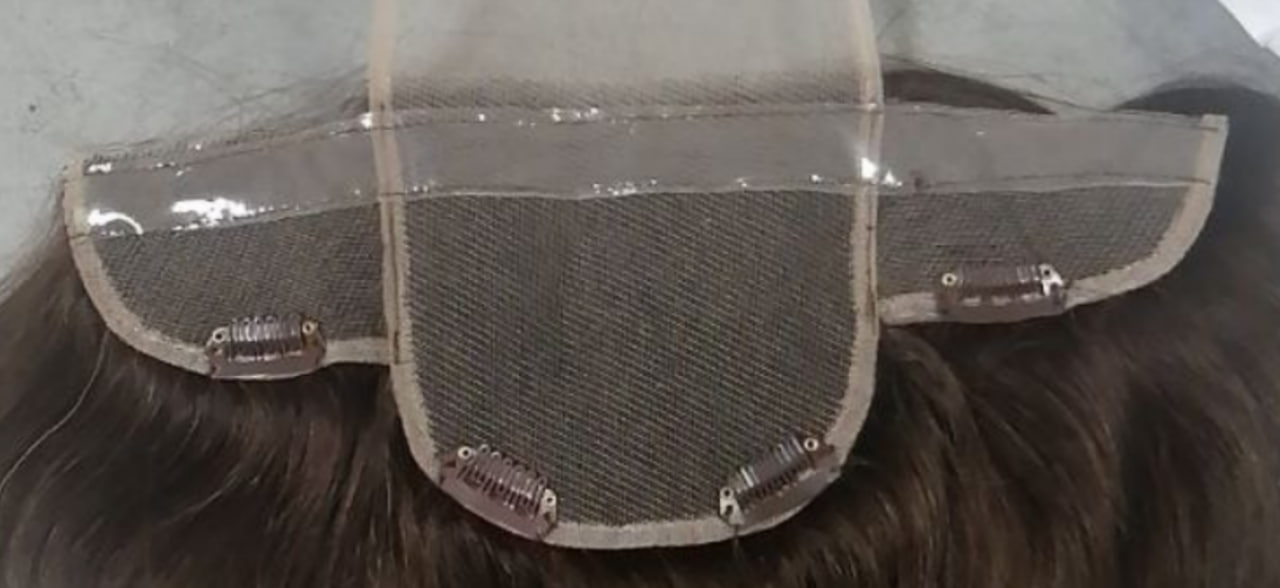 Clips y adhesivo en una base transparente de voluminador natural